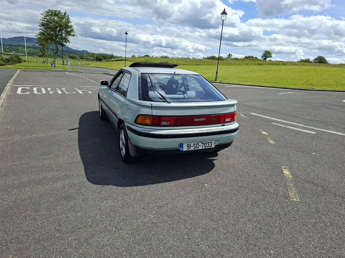 Mazda 323F - Image 3