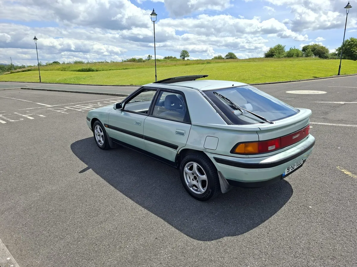 Mazda 323F - Image 4