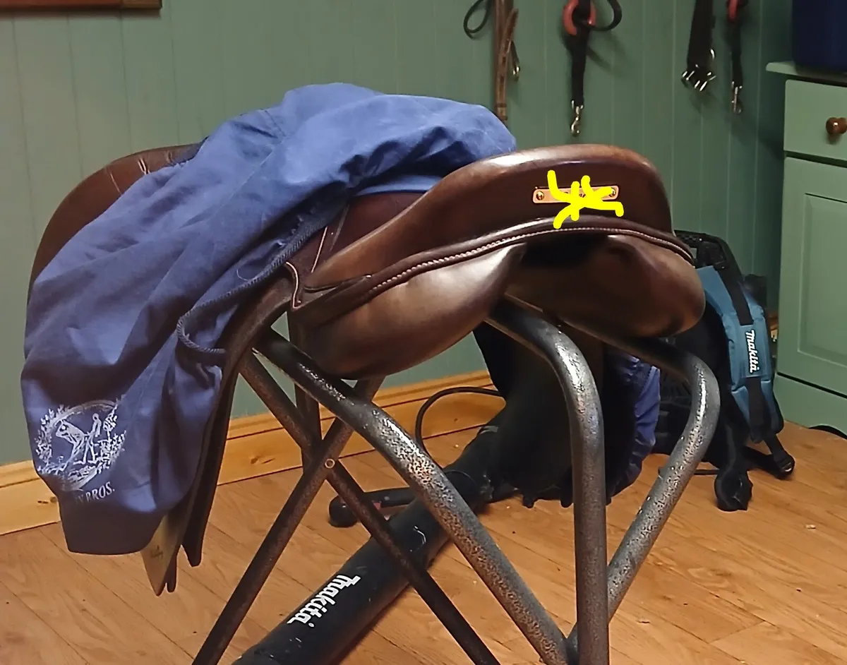Santa Cruz 17.5 Jumping Saddle - Image 3