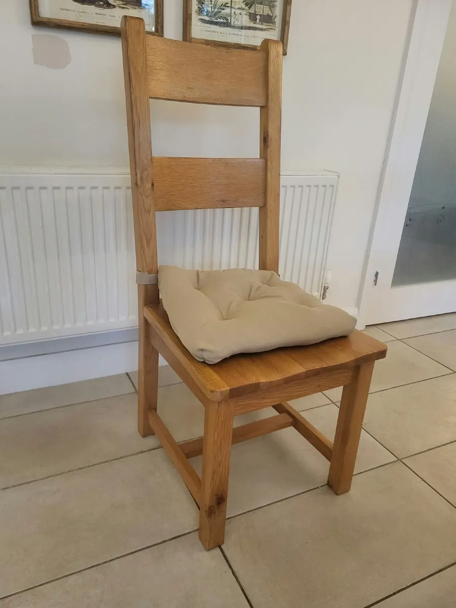 Kitchen table and chairs - Image 1
