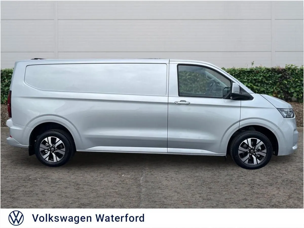 Volkswagen Transporter Highline LWB 150HP Auto (Pr - Image 4