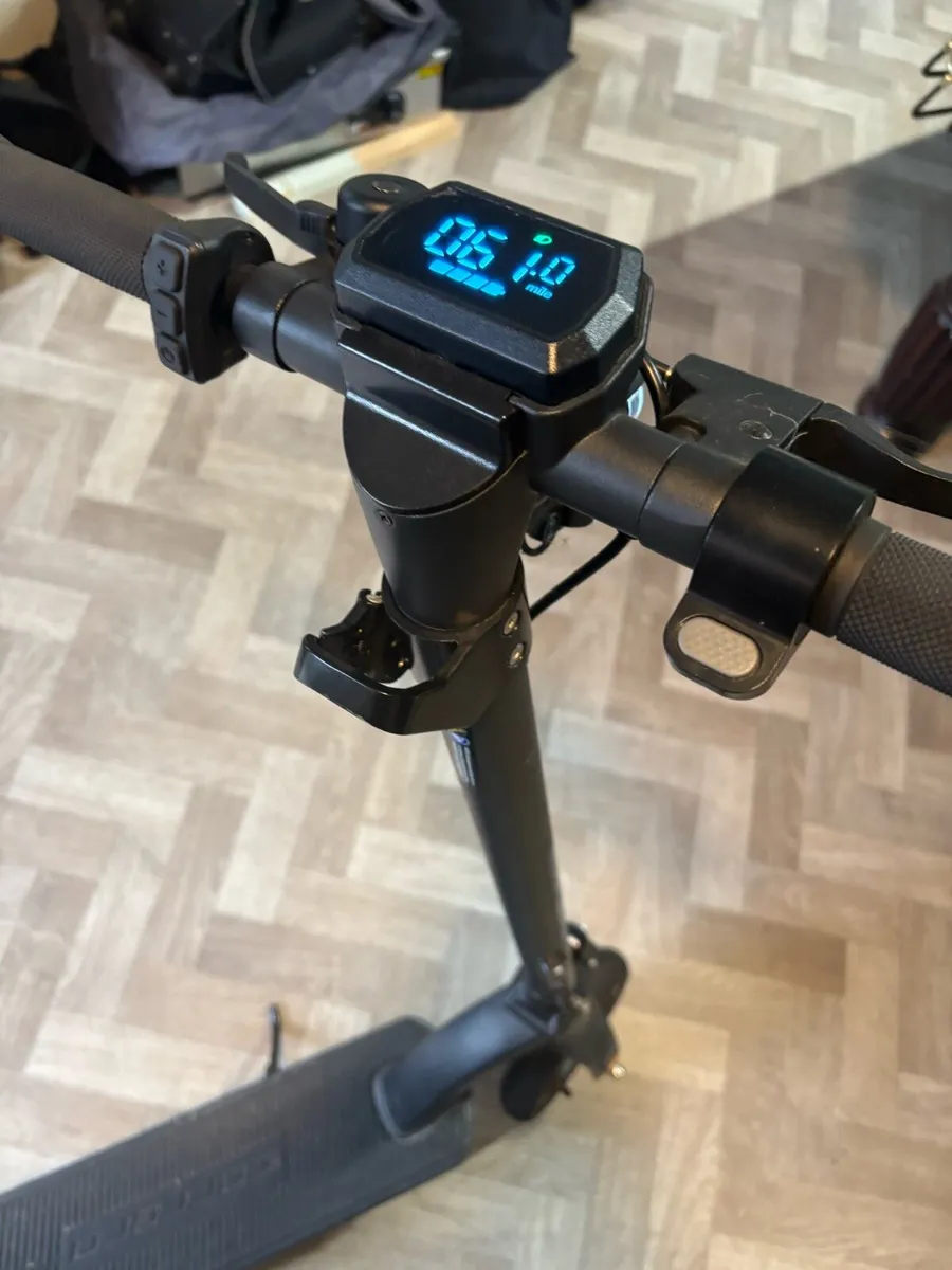 Electric scooter - Image 4