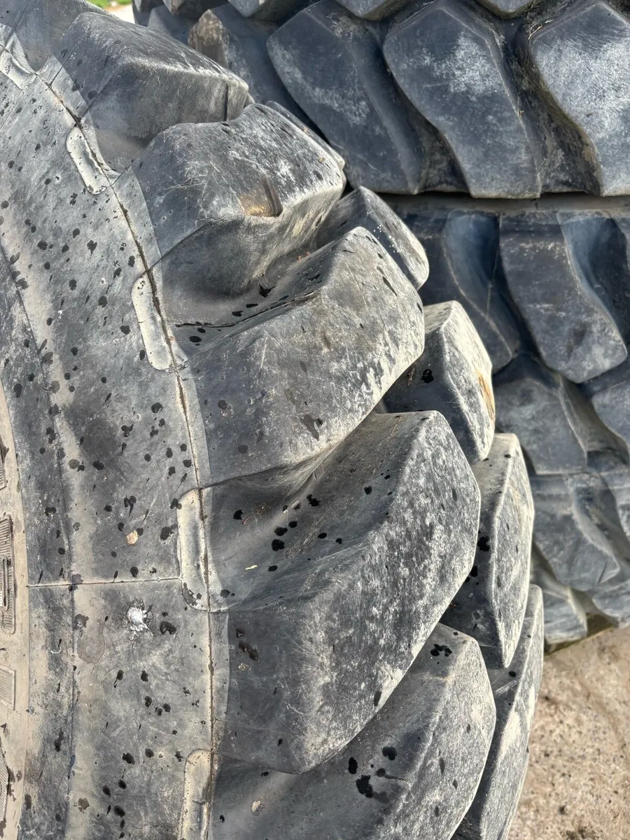 Volvo industrial tyres & rims - Image 4