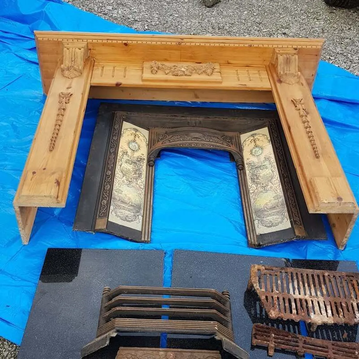 Cast Iron Fireplace with Wooden Surround and Hearth Tiles - Image 2