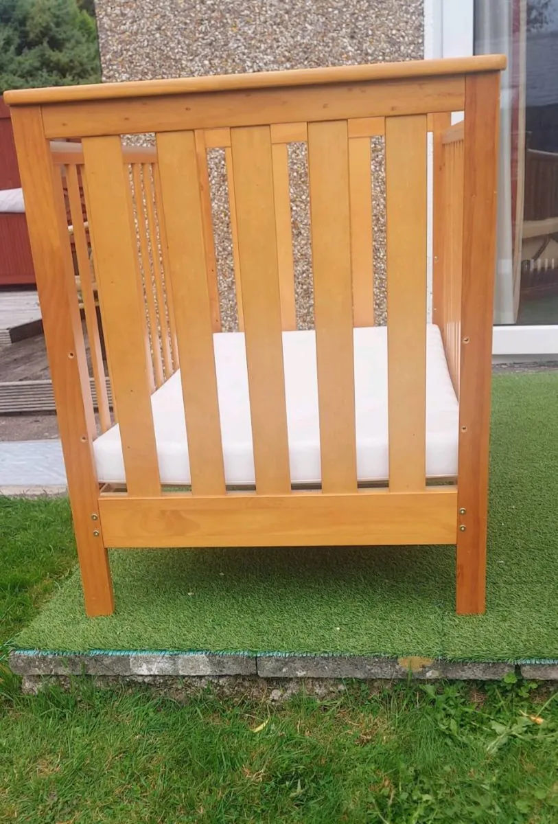 Baby cot - Image 3
