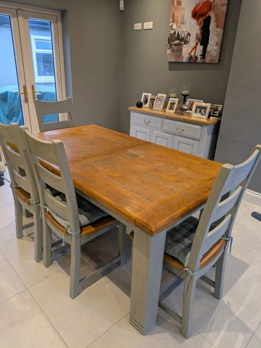 Table chairs and bench - Image 1