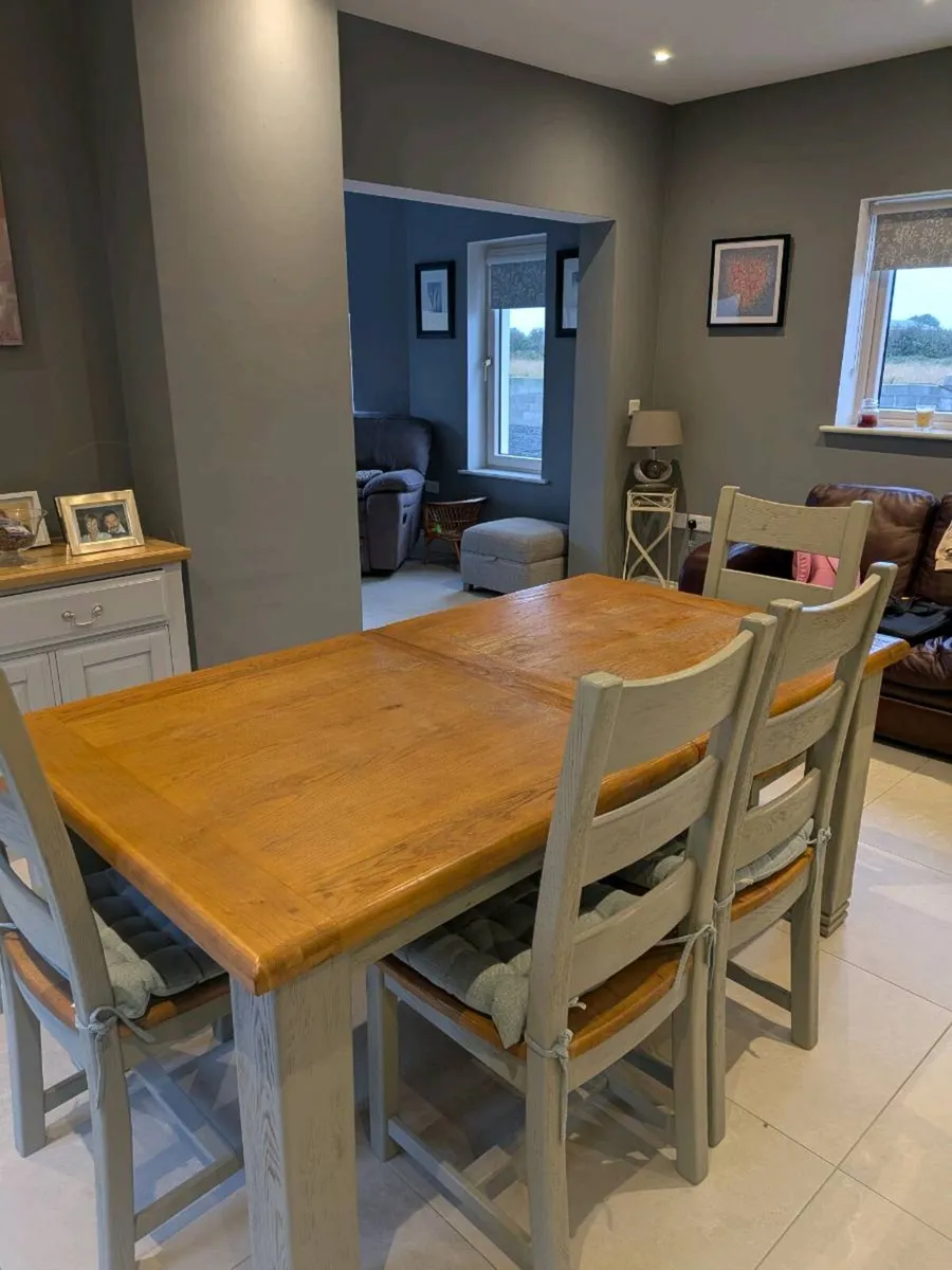 Table chairs and bench - Image 2