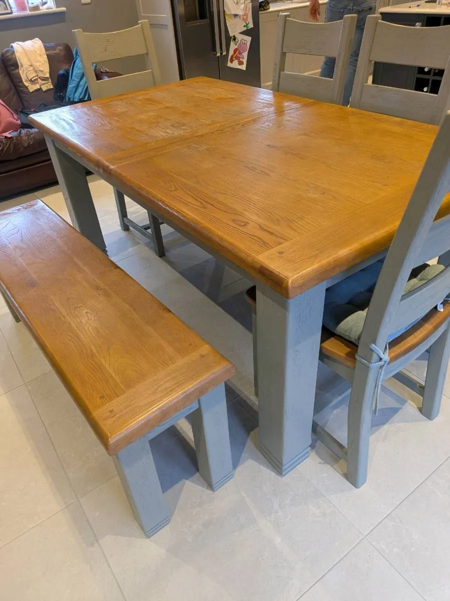 Table chairs and bench - Image 3