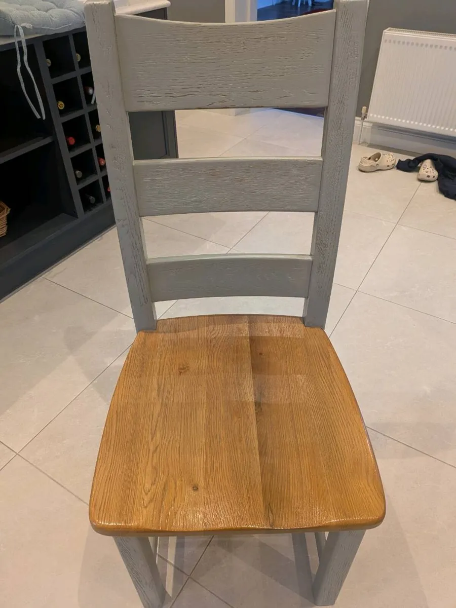 Table chairs and bench - Image 4
