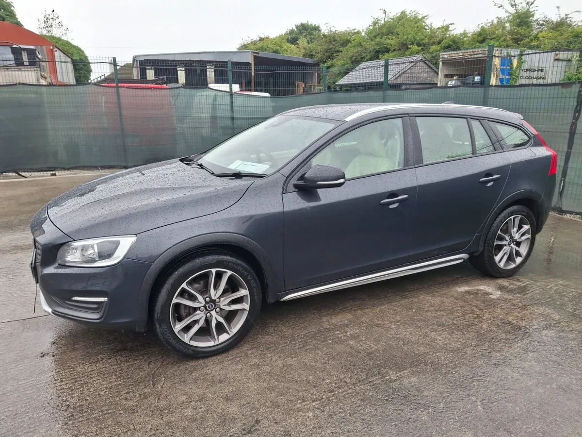 152 Volvo V60  Cross country  2.0 Diesel - Image 2
