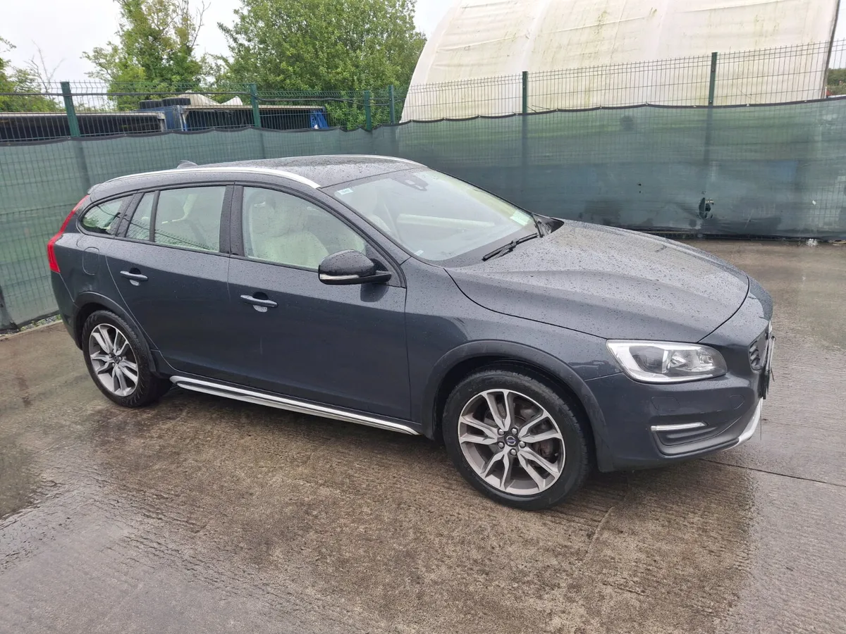 152 Volvo V60  Cross country  2.0 Diesel - Image 1