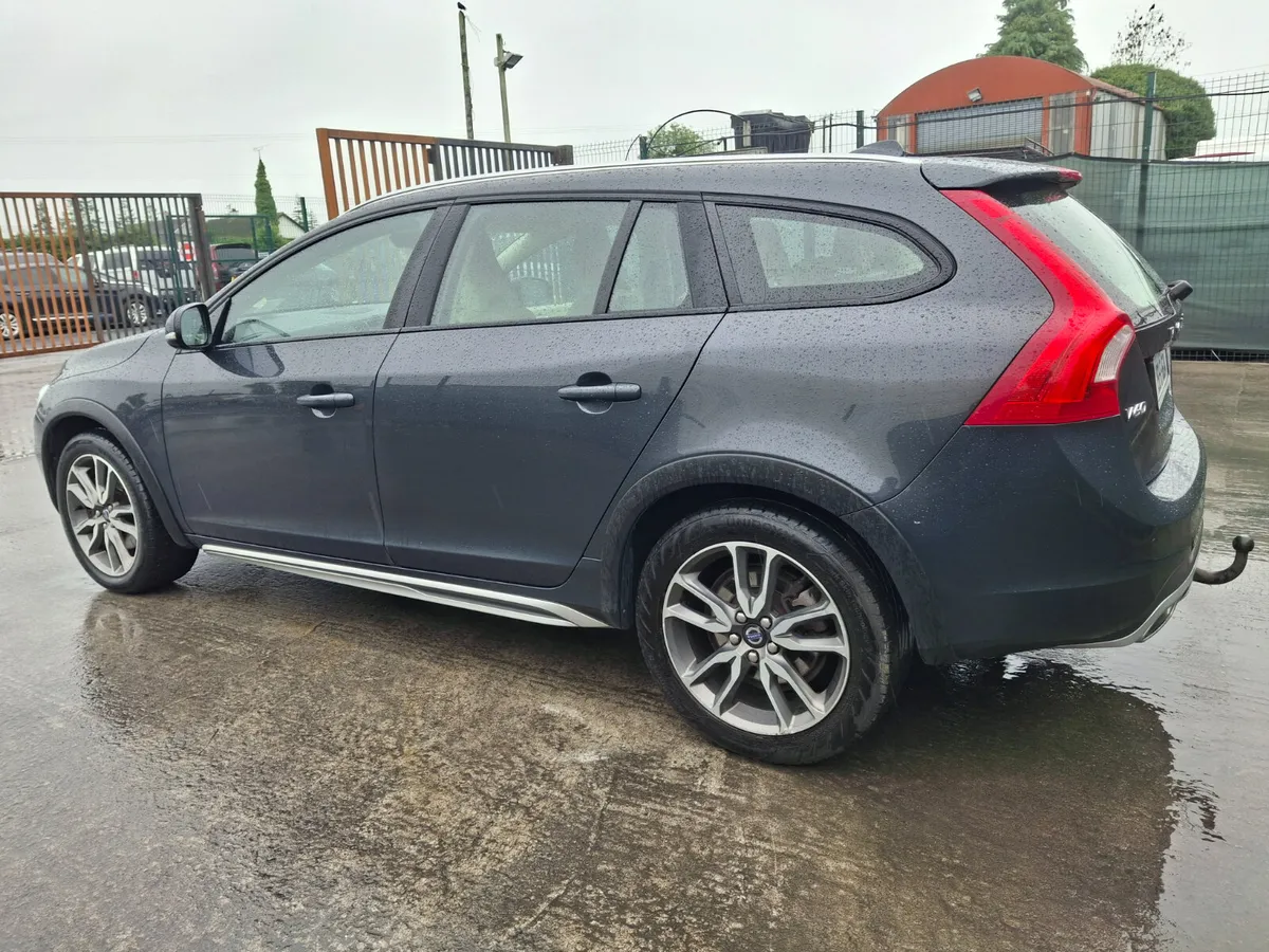 152 Volvo V60  Cross country  2.0 Diesel - Image 4