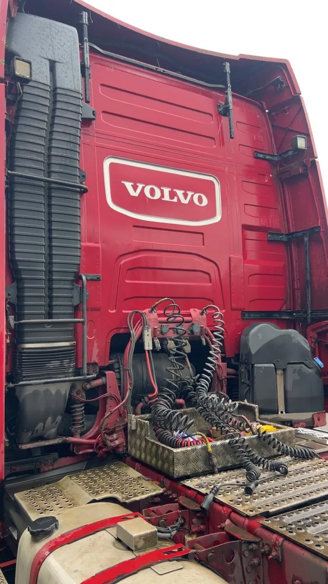 Volvo truck - Image 3