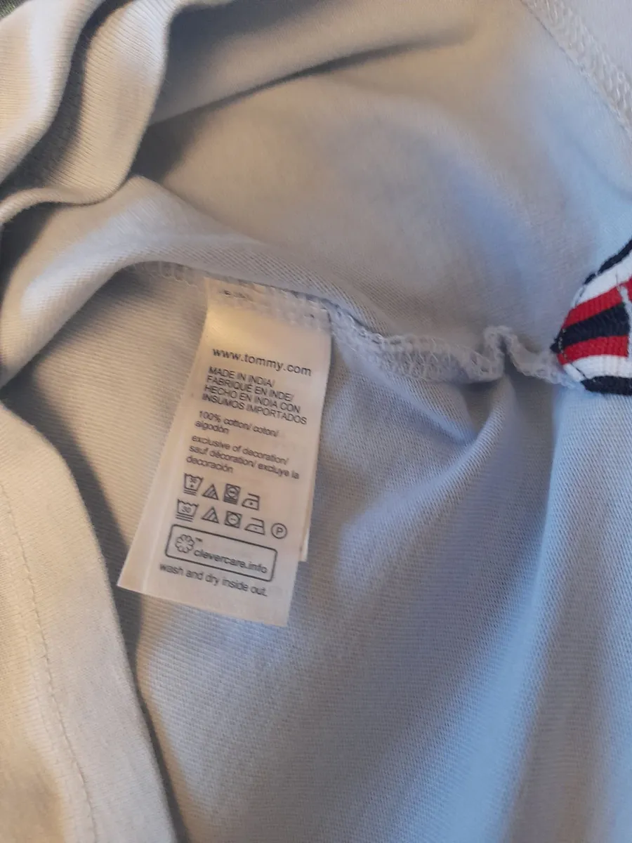 Boys baby blue Tommy Hilfiger polo top 8/10yrs - Image 4