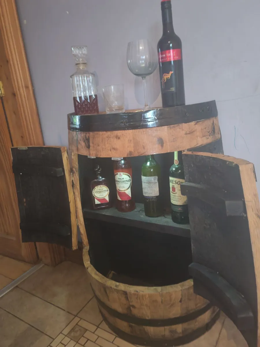 Whiskey barrel drinks cabinet - Image 3