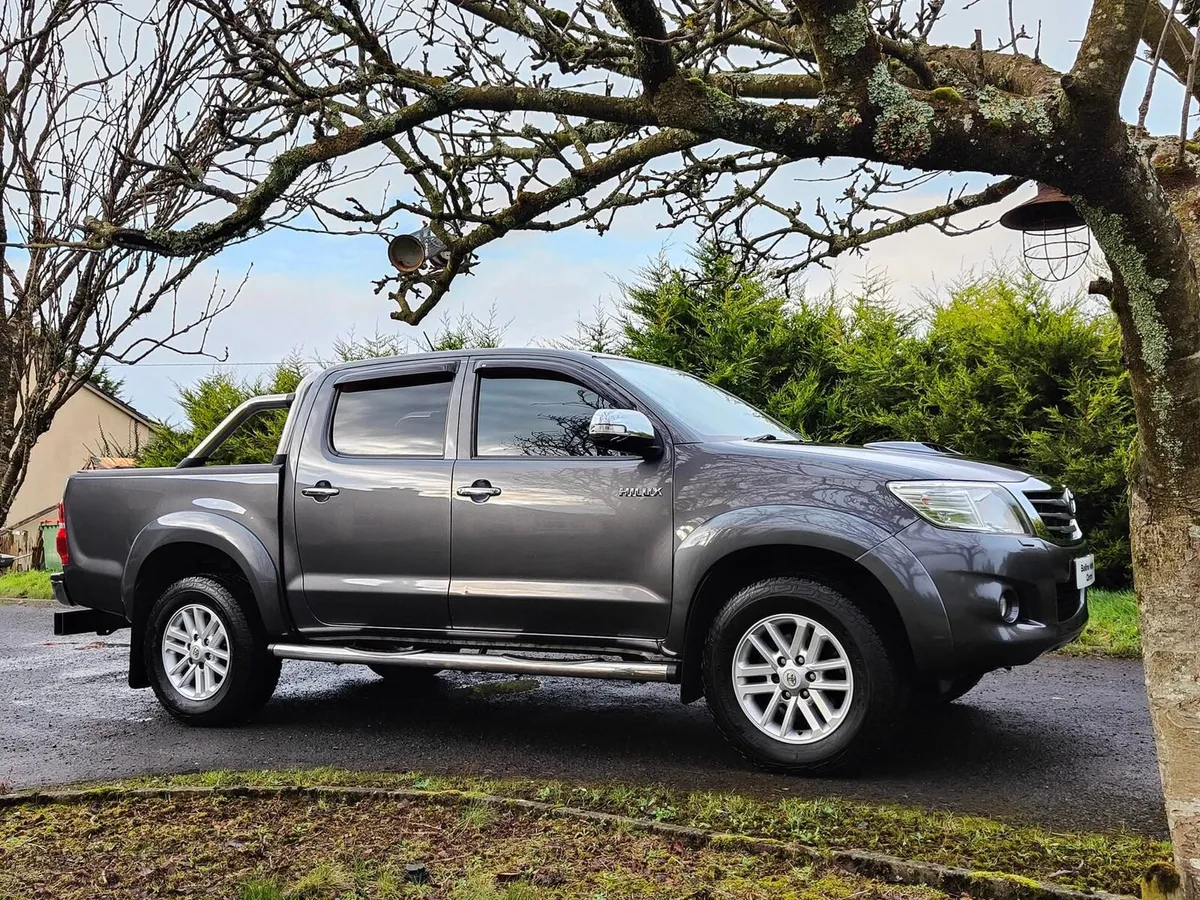 Toyota hilux invincible auto - Image 1
