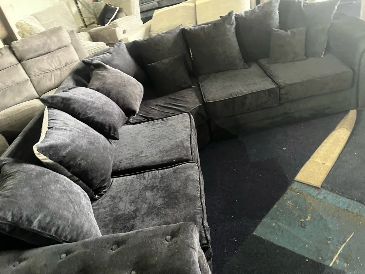 Black corner sofa with matching 2 seater - Image 2