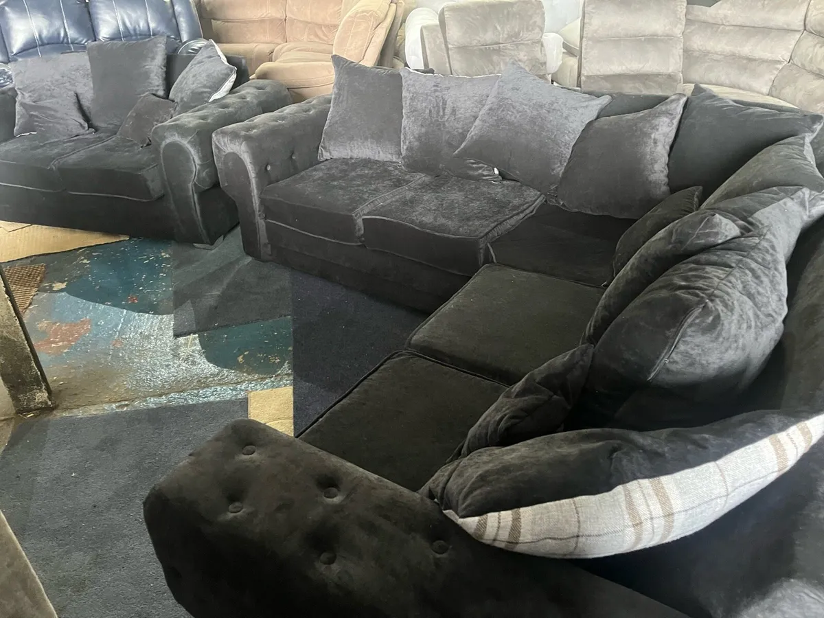 Black corner sofa with matching 2 seater - Image 3