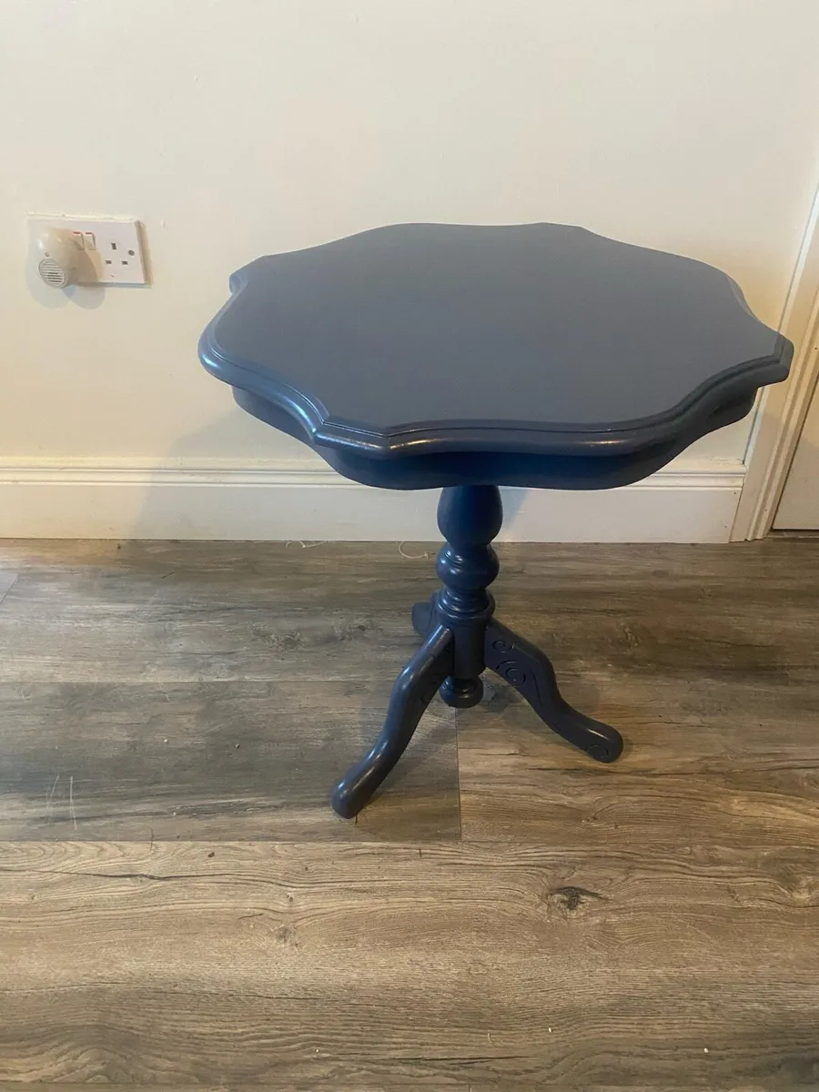 Vintage table - Image 1