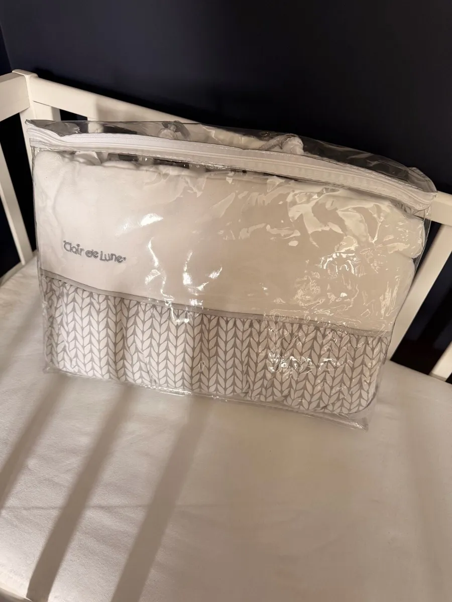 White Rocking Crib - Image 3
