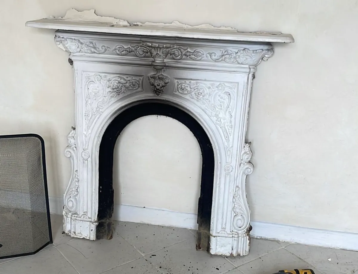 Fire place surround