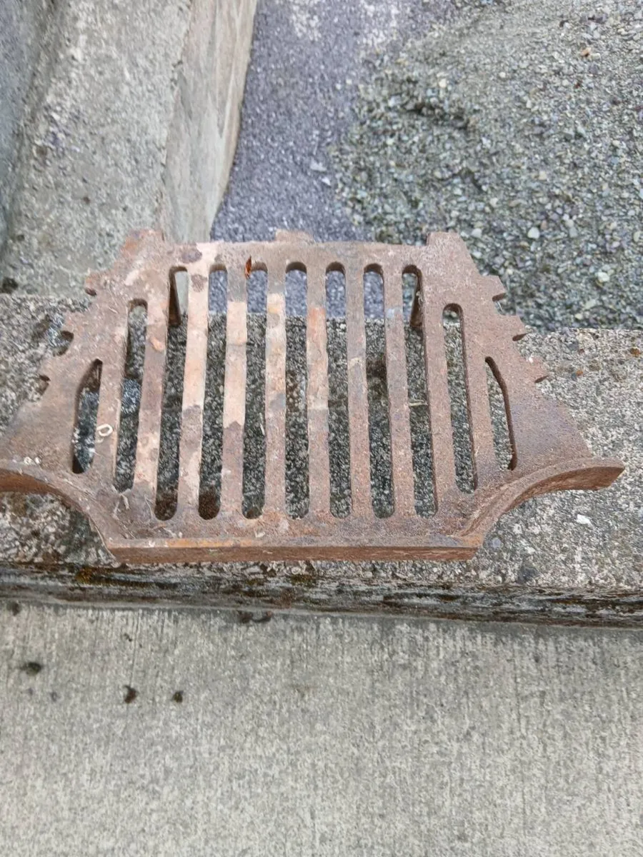 Fire grates - Image 1