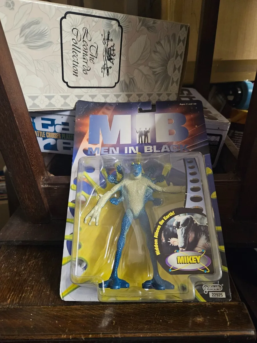 Men in Black Figure - Image 1