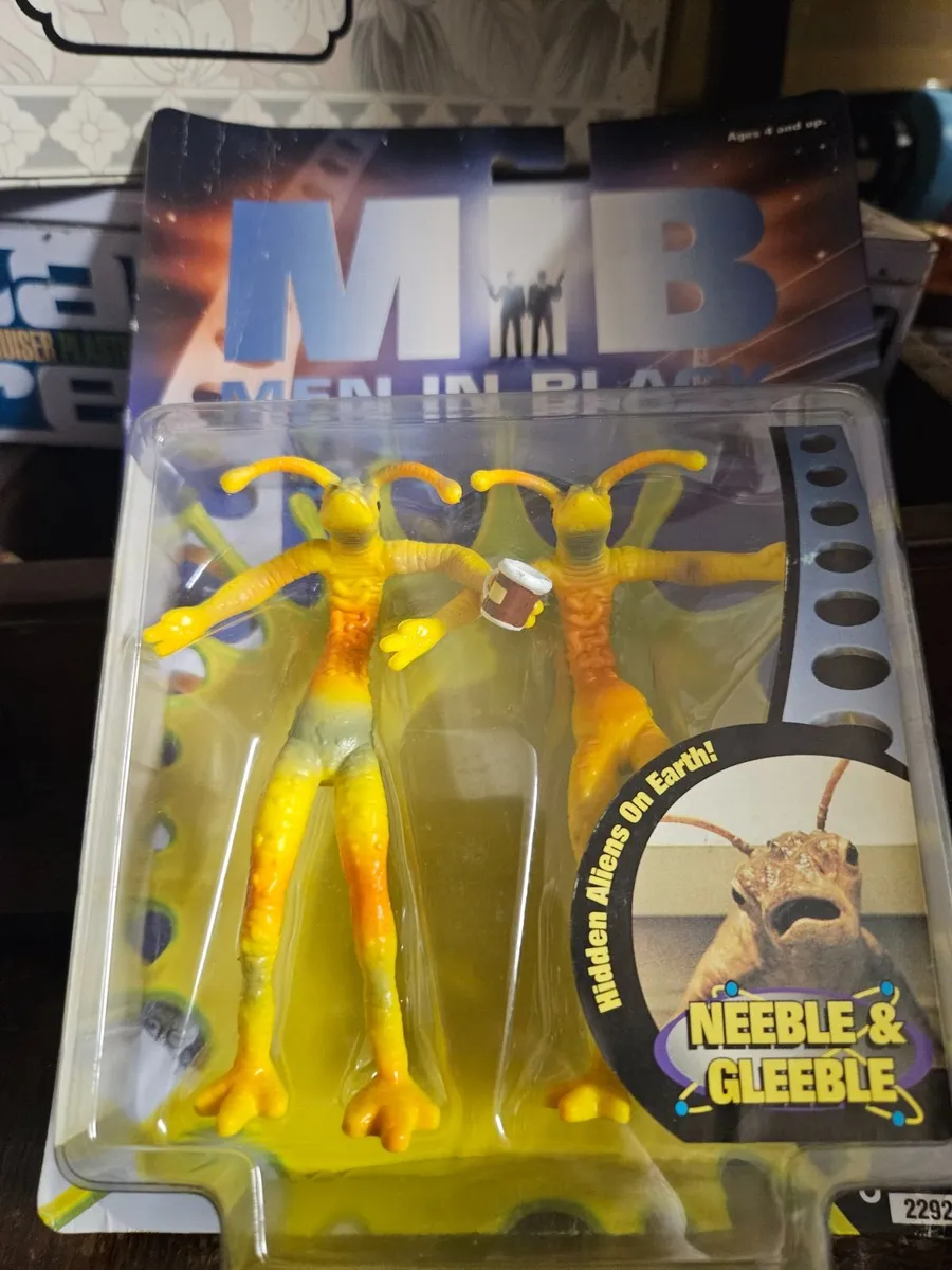 Men in Black Figure - Image 2