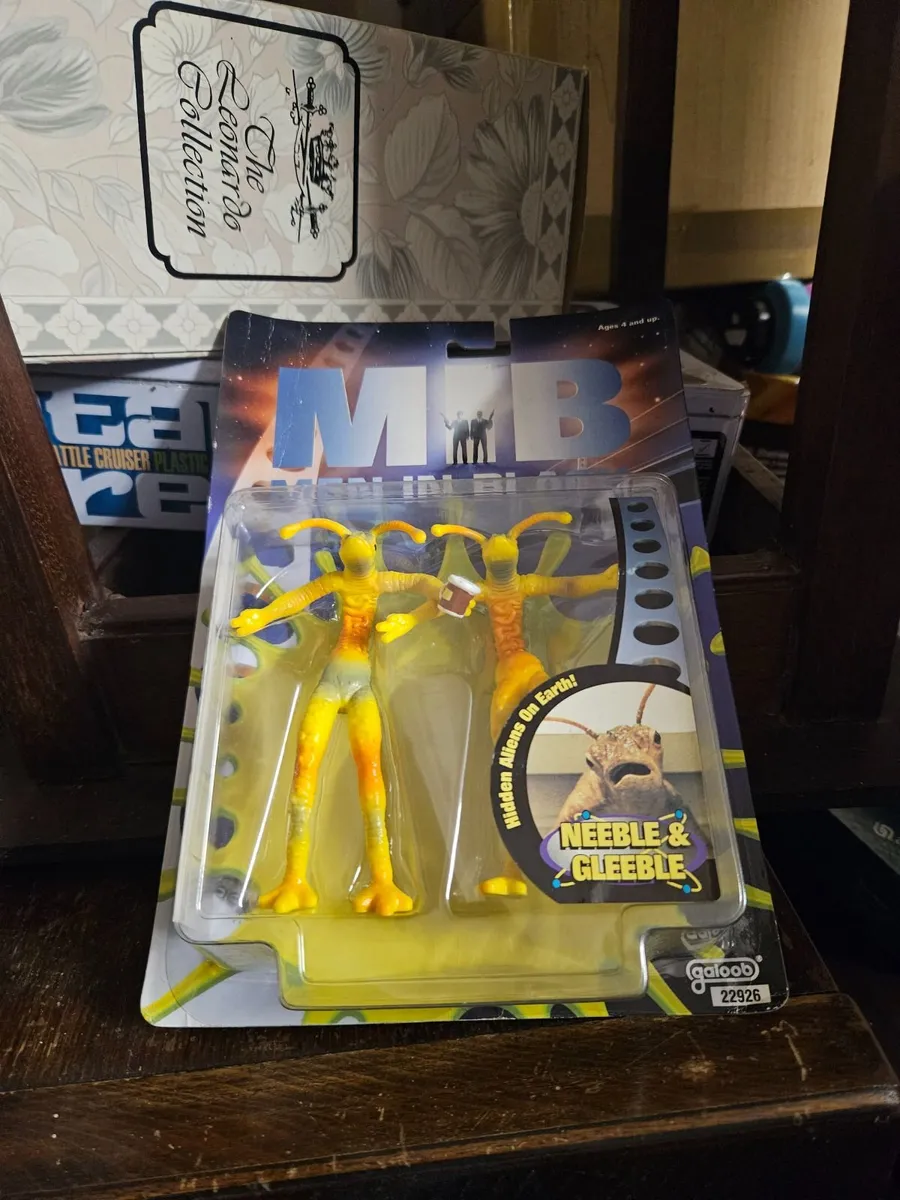 Men in Black Figure - Image 1