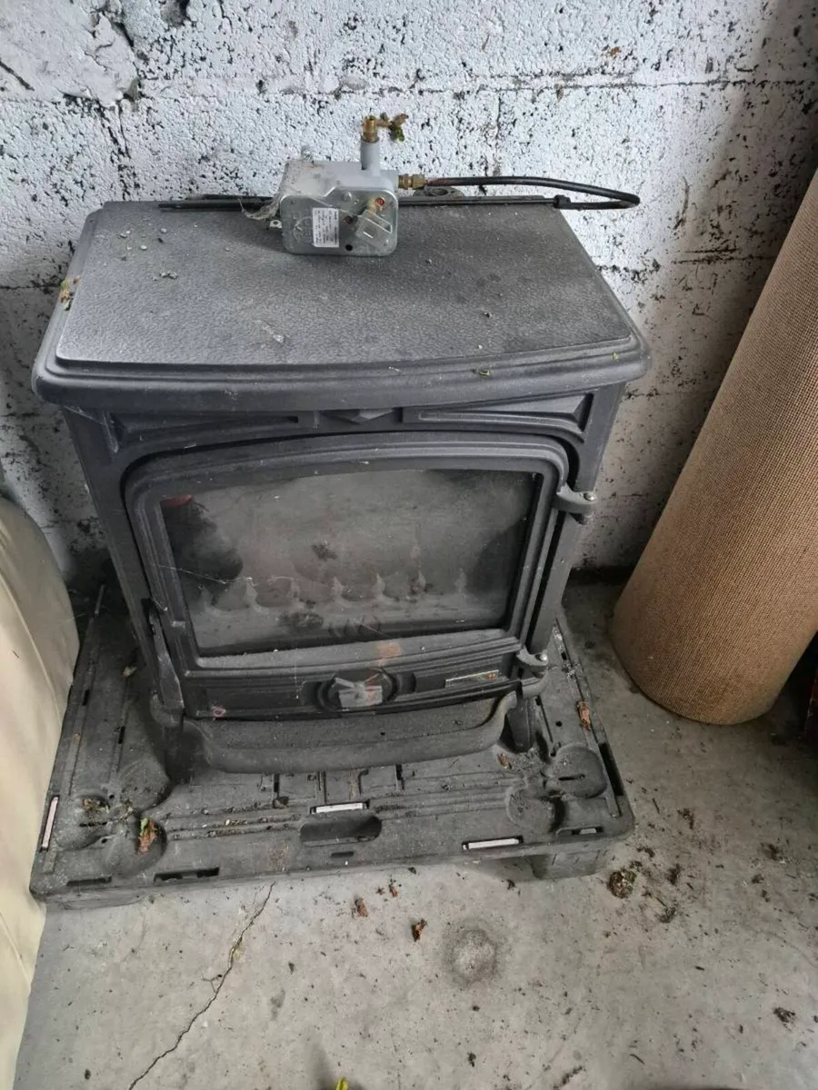 Oil stove - Image 1