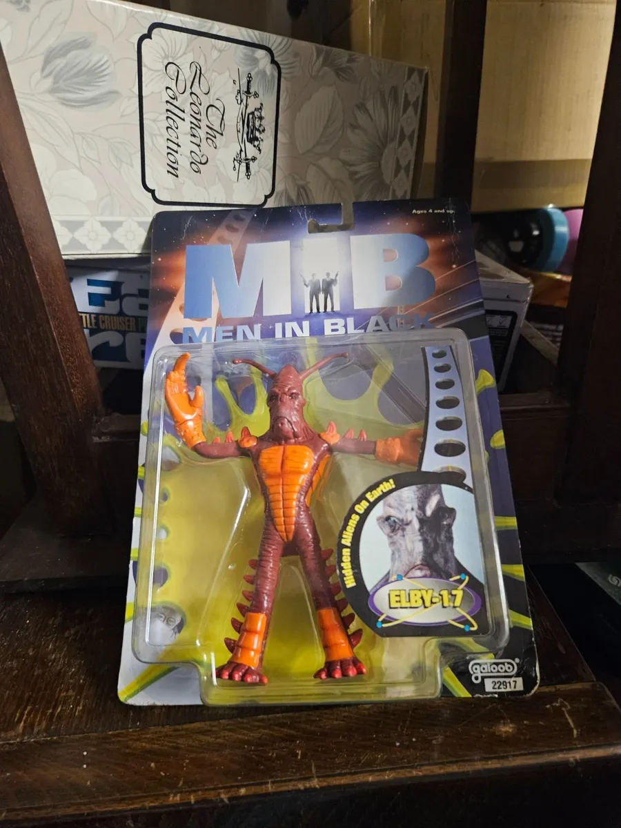 Men in Black Figure - Image 1