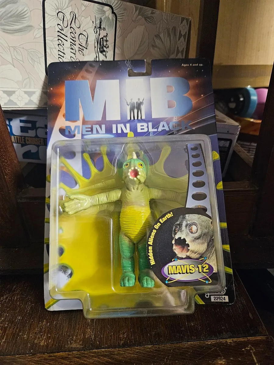 Men in Black Figure - Image 1