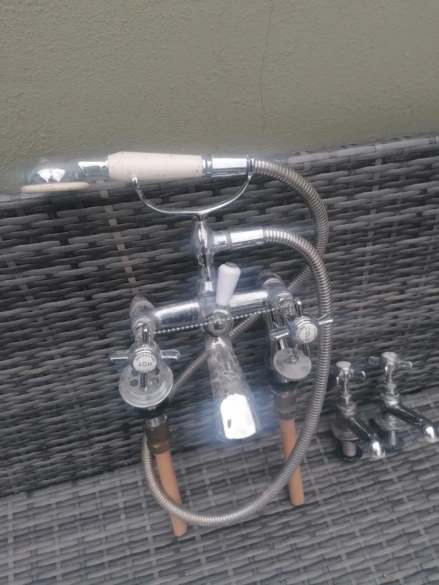 Bath and sink tap set - Image 1