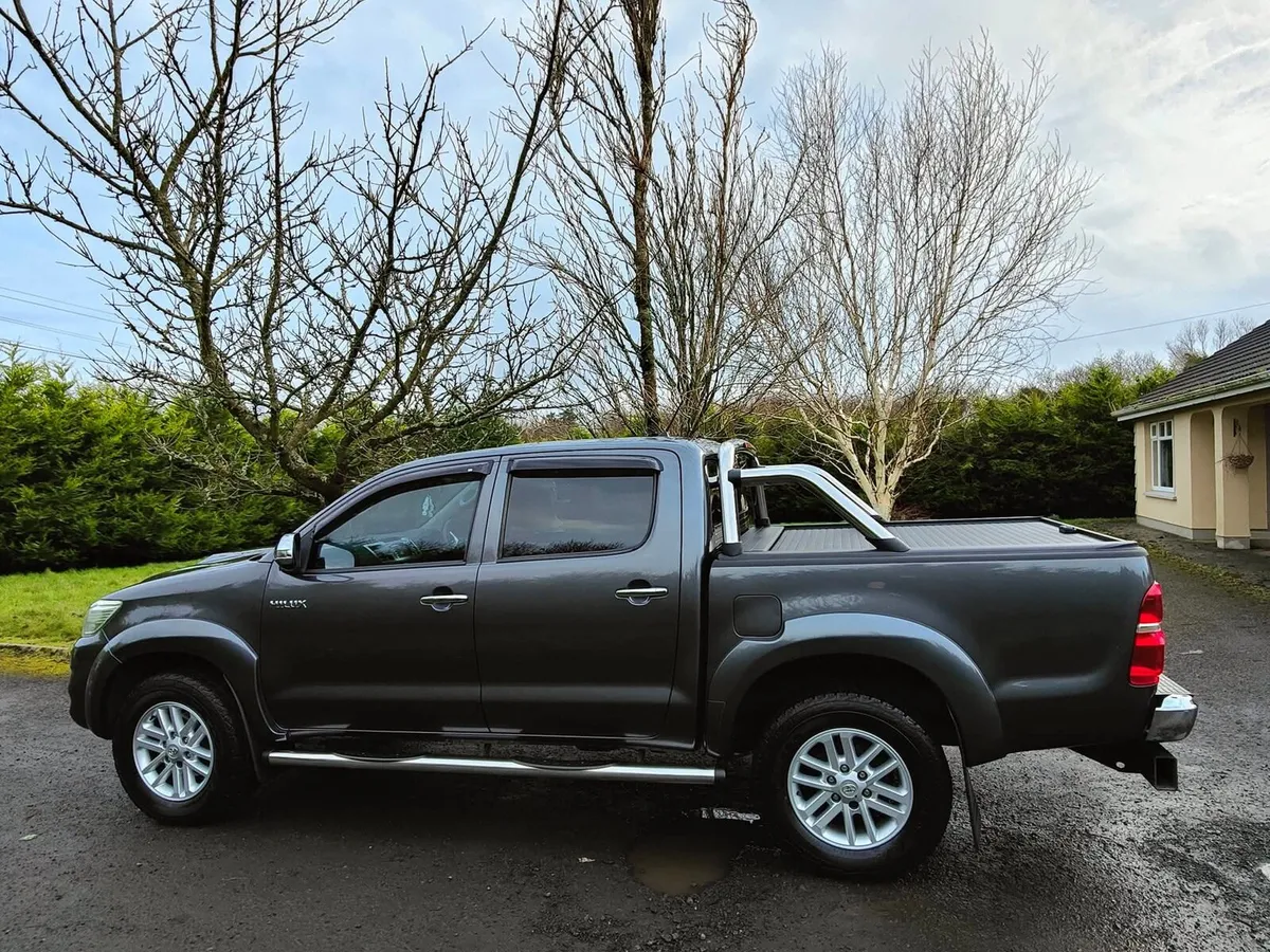 Toyota hilux invincible auto - Image 2