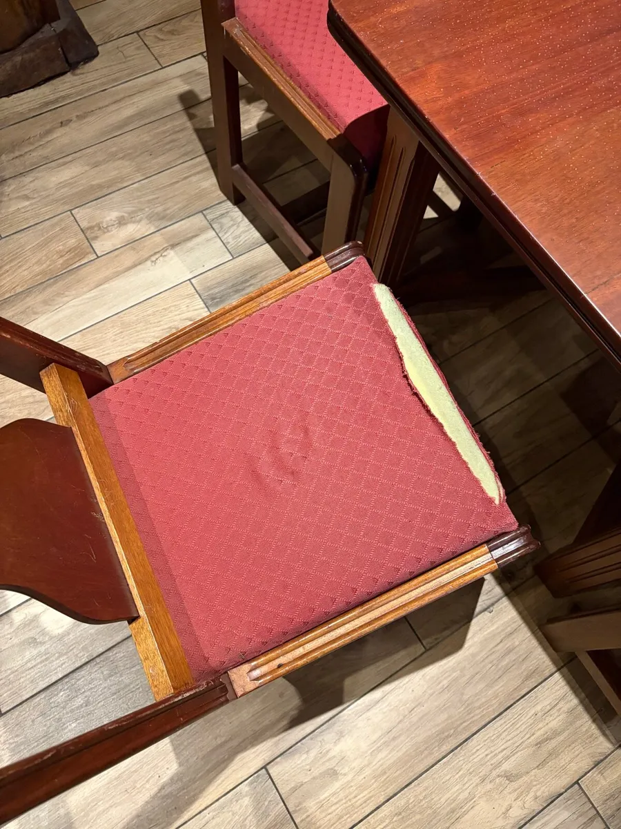Table and 8 chairs - Image 4