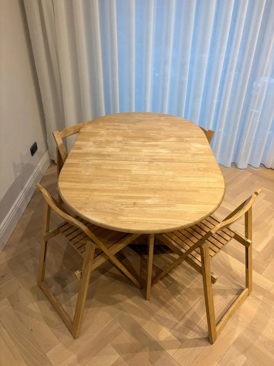 Folding table and chairs - Image 1