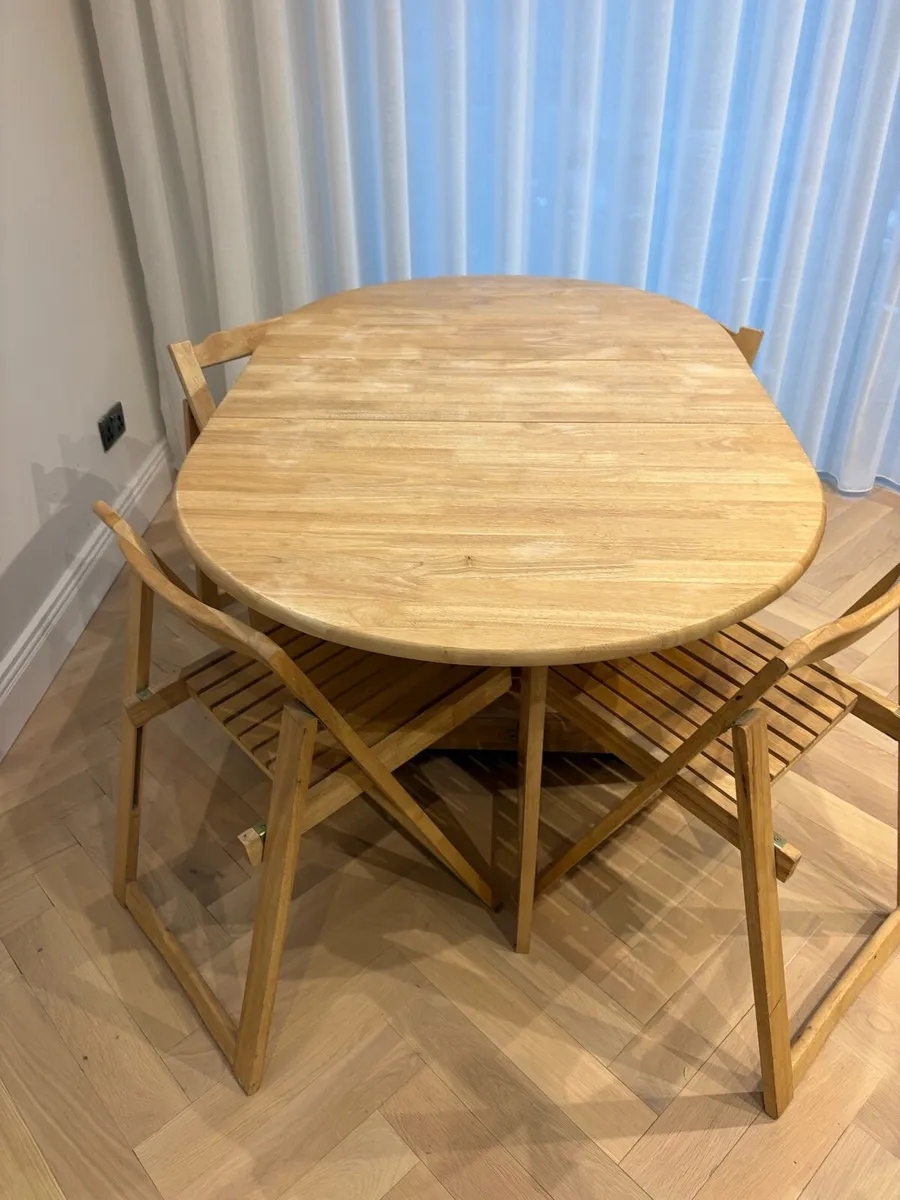 Folding table and chairs - Image 2