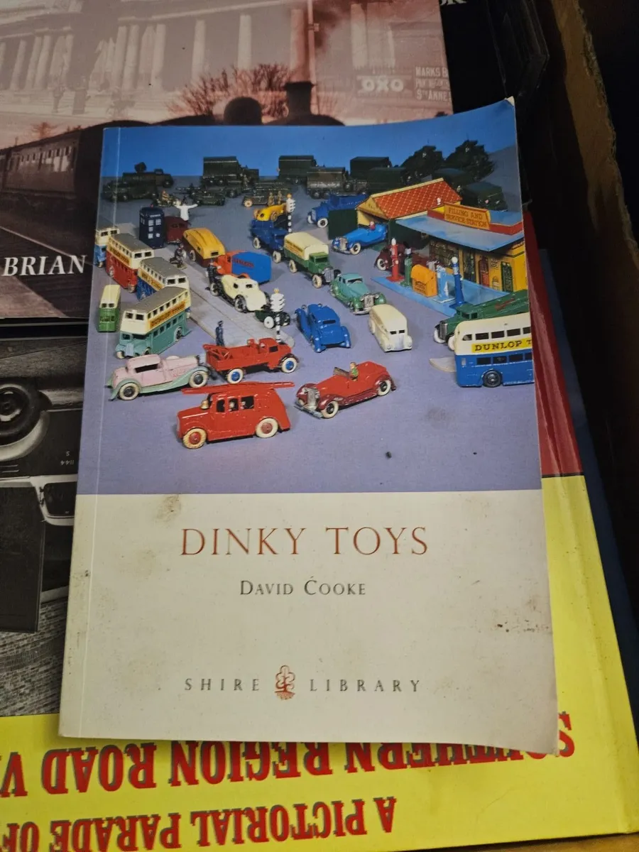Book Dinky Toys