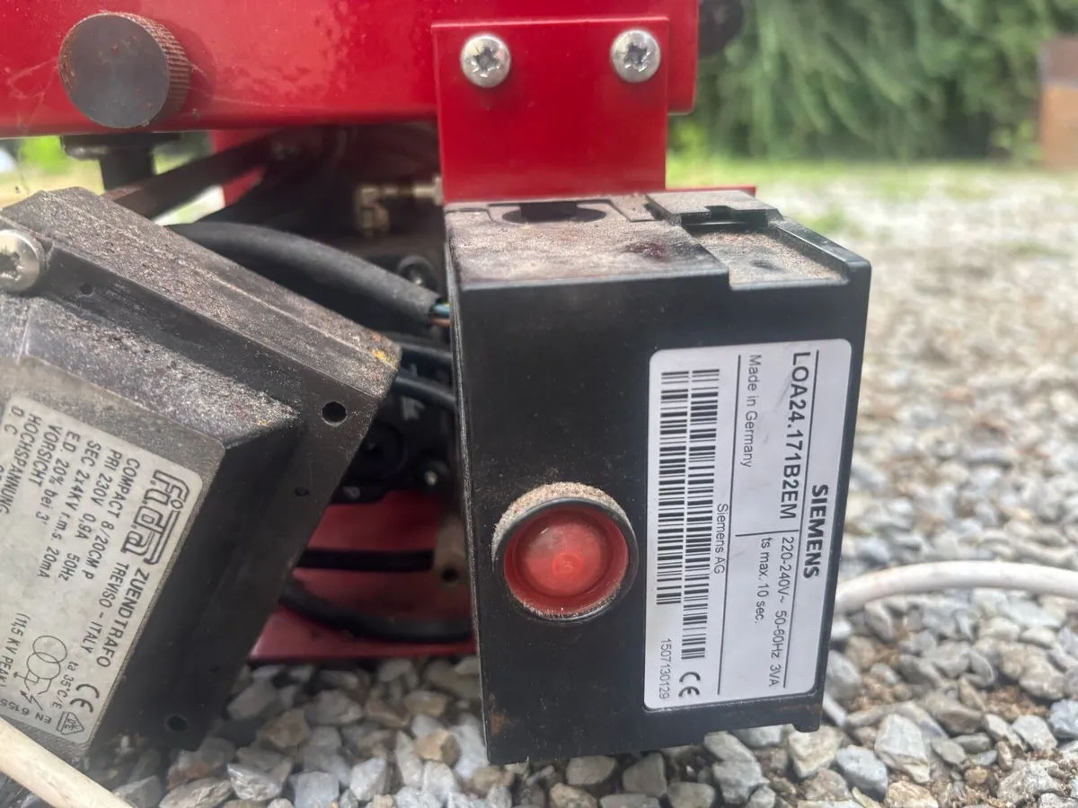 Oil burner assembly for Stanley Range/Cooker - Image 3