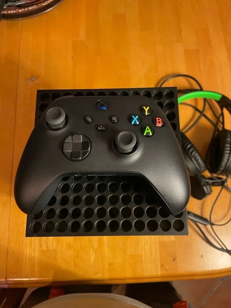 Xbox series X 1TB excellent condition - Image 2