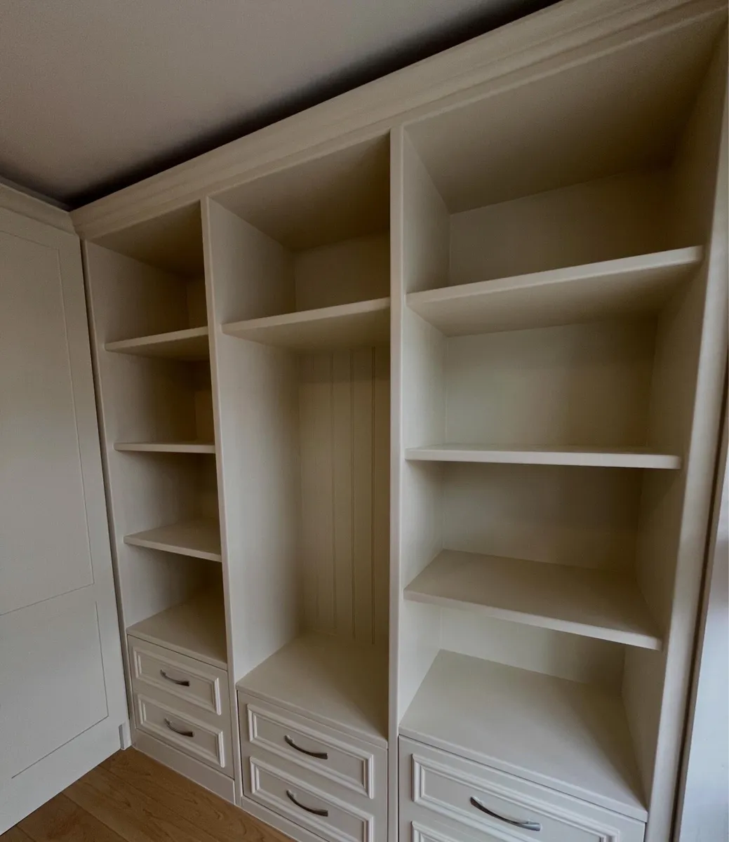 Kitchen islands / units - Image 4