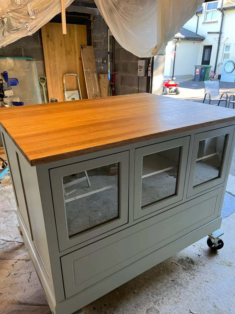 Kitchen islands / units - Image 3