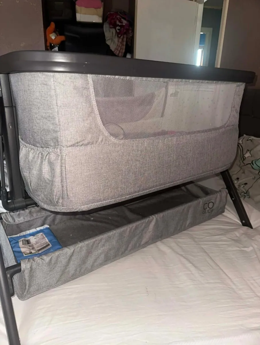 Baby Elegance Electric Crib - Image 1