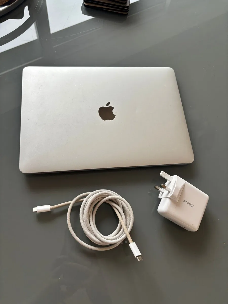 Apple MacBook - Image 2