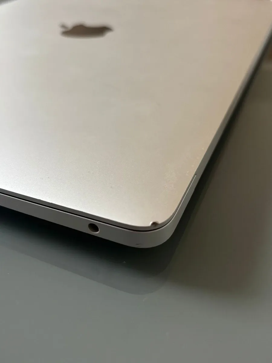 Apple MacBook - Image 4