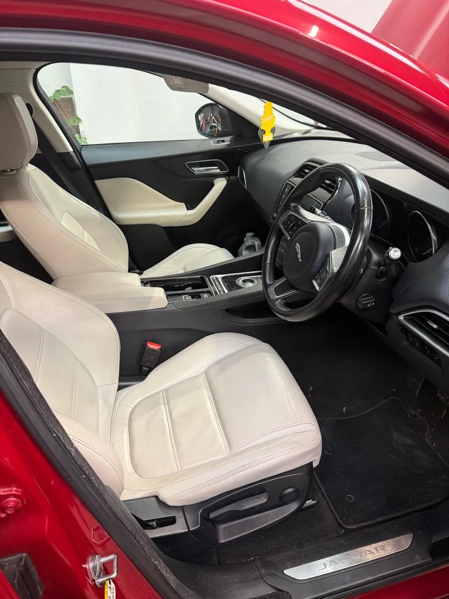 2018 Jaguar F-Pace Breaking - Image 2