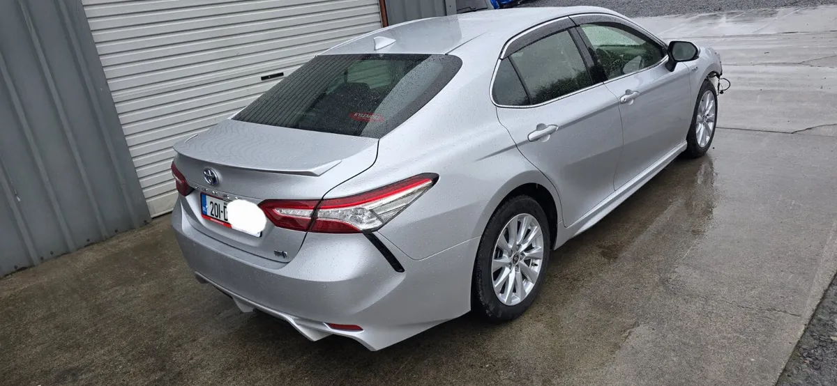 201 TOYOTA CAMRY HYBRID - Image 4