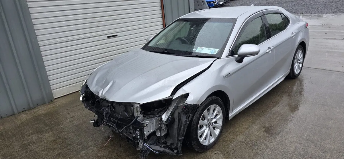 201 TOYOTA CAMRY HYBRID - Image 2