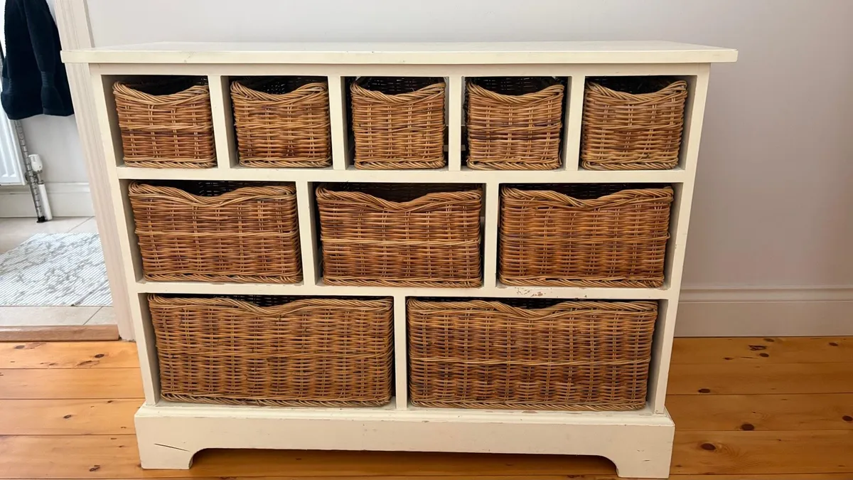 chest of drawers - Image 1