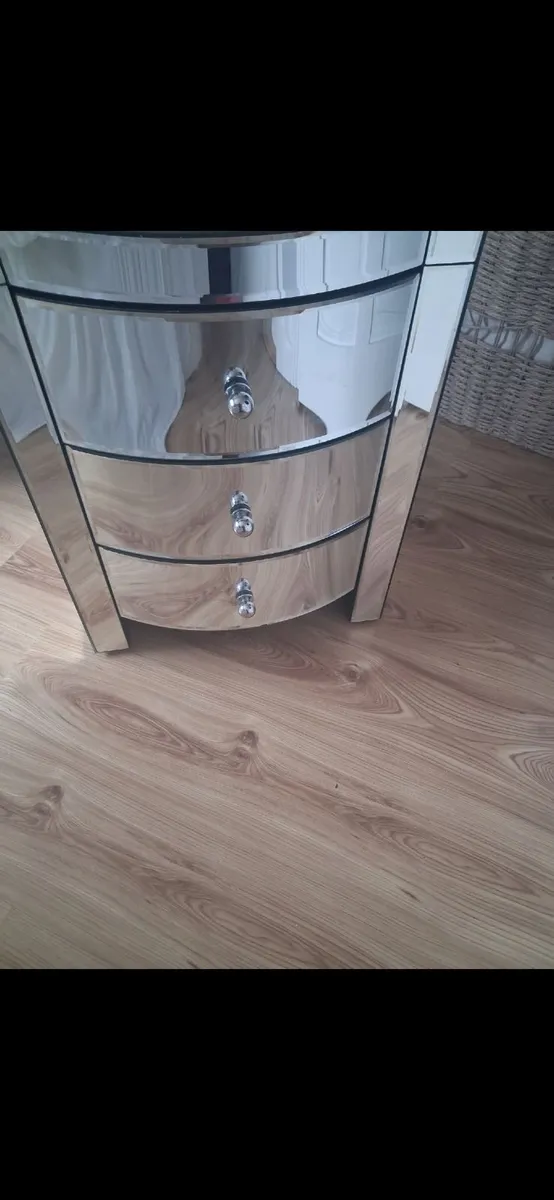 Bedroom furniture - Image 1
